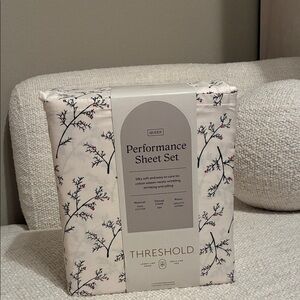 Threshold Performance Christmas Holiday Queen Sheet Set in Holly Print